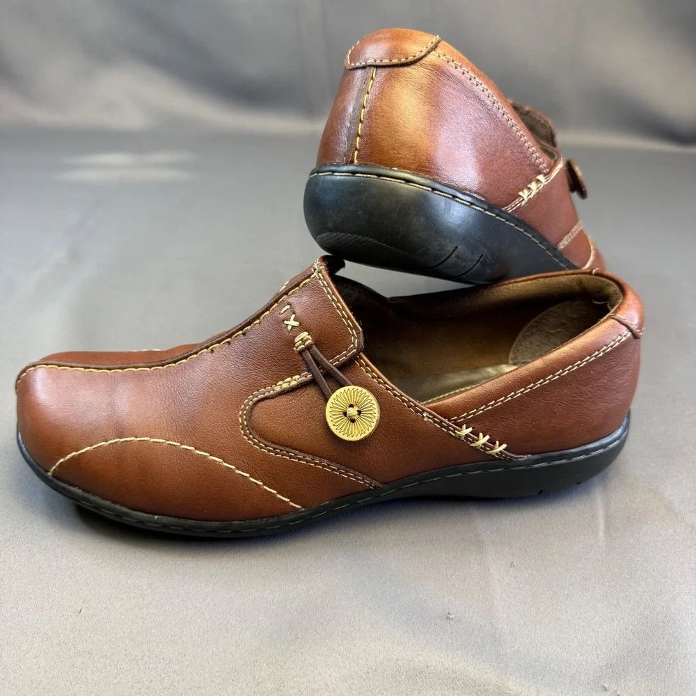Clarks Brown Leather Slip On Loafers Button Detail Contrast Stitch 35063 Mens 8M